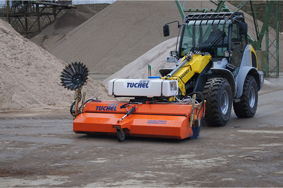 Tuchel Sweep Profi 660 an Radlader